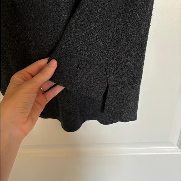 Gray sweater - Picture 4 of 4